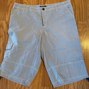 Women’s Eddie Bauer blue and white striped capri. Size 16.